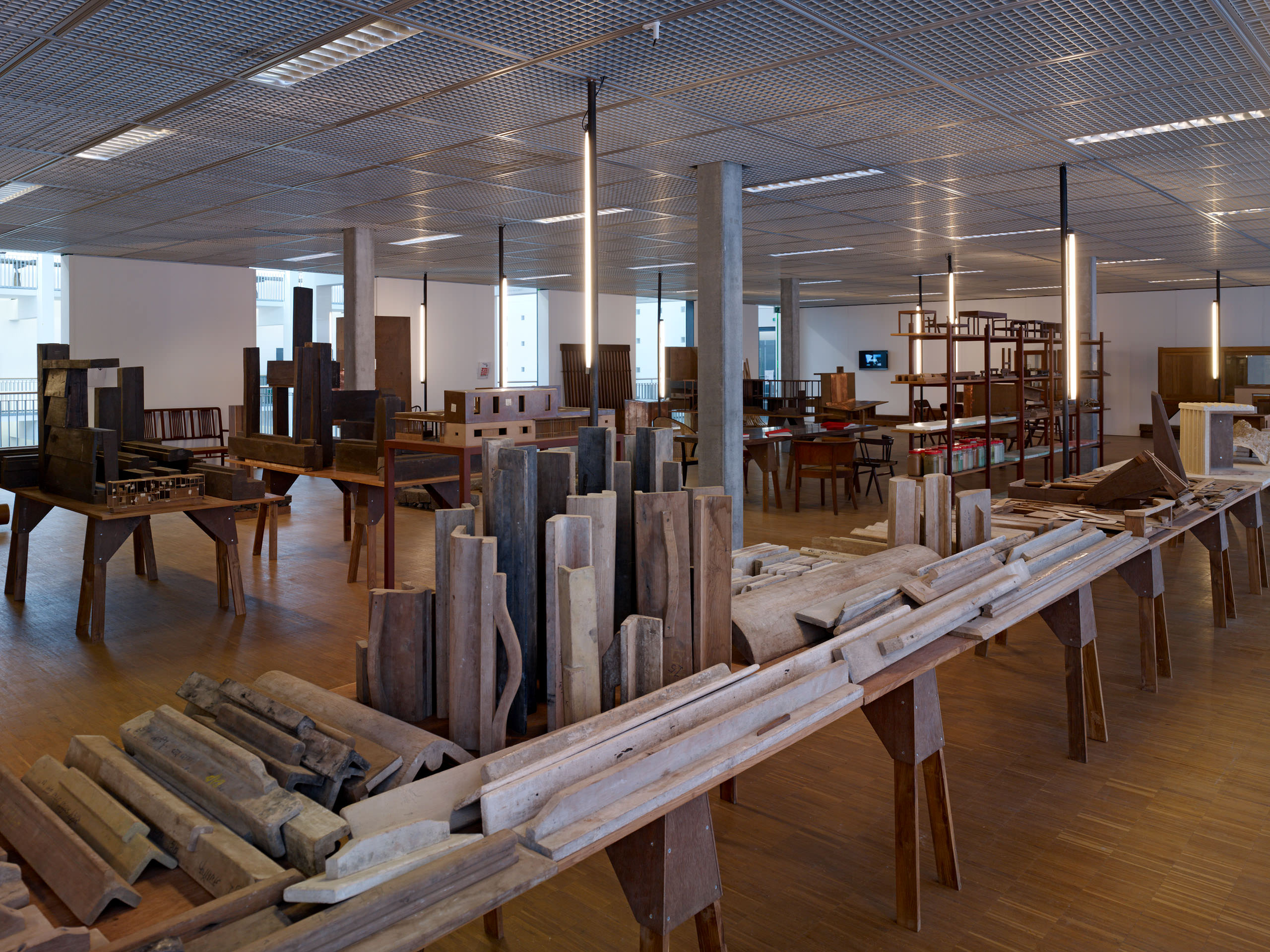 E11328 AP45 028055 j2560